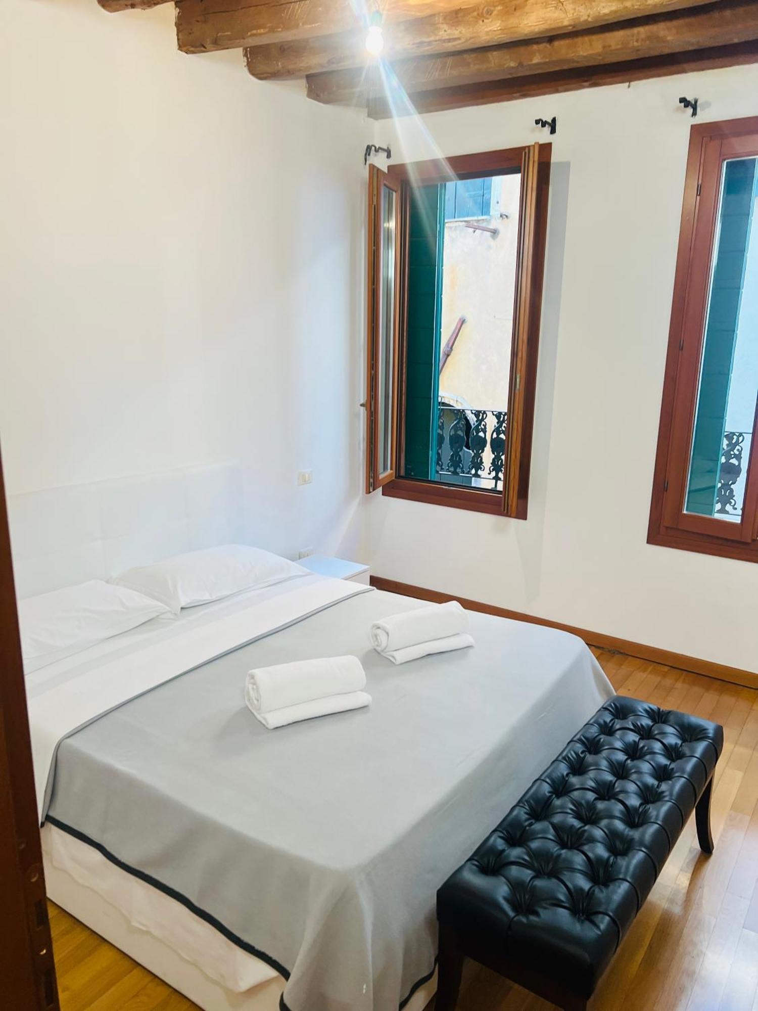 Ca Rialto Apartments เวนิส ภายนอก รูปภาพ